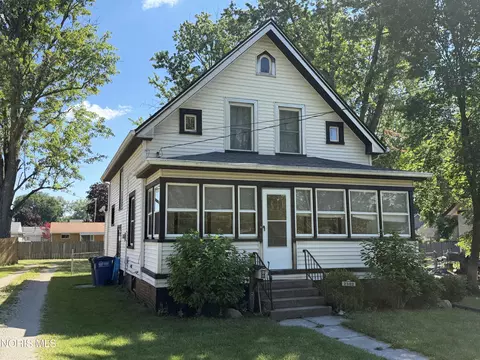 2302 Tremainsville Rd, Toledo, OH 43613