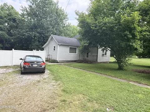 715 Riverside Ave, Defiance, OH 43512