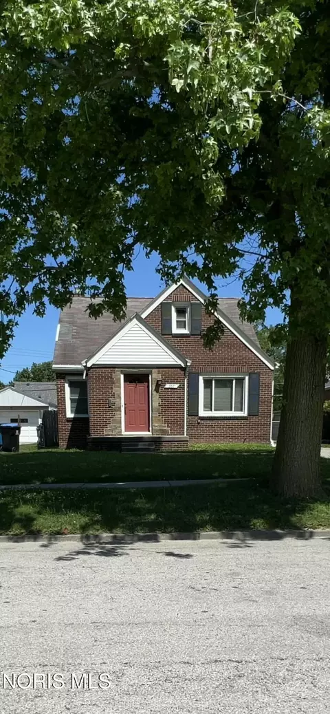 551 Ansonia St, Oregon, OH 43616