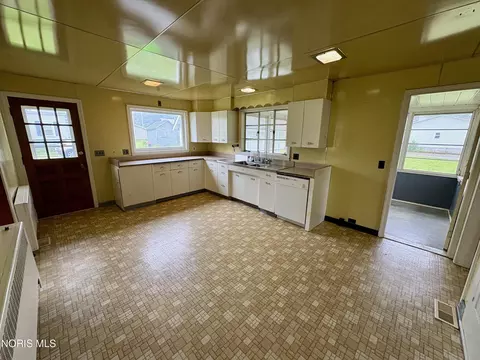 5810 W Tiffin St, Bascom, OH 44809 photo 5