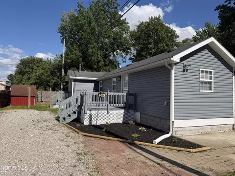 25864 Broad St, Perrysburg, OH 43551