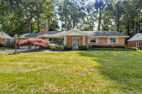 3024 Redington Woods Rd, Toledo, OH 43615