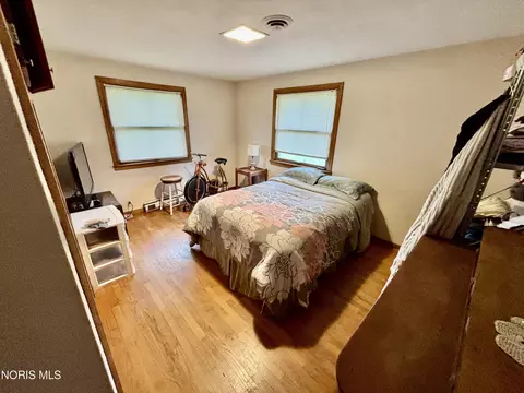 Bedroom - 202 Cincinnati St, Blakeslee, OH 43505 photo 2 of 3