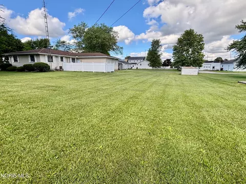 Exterior - 202 Cincinnati St, Blakeslee, OH 43505 photo 3 of 5