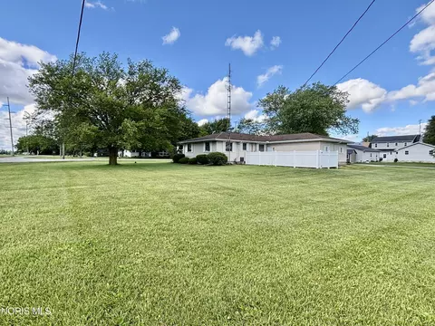 Exterior - 202 Cincinnati St, Blakeslee, OH 43505 photo 2 of 5