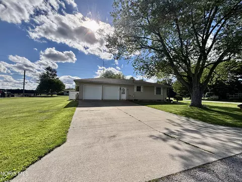 Exterior - 202 Cincinnati St, Blakeslee, OH 43505 photo 4 of 5