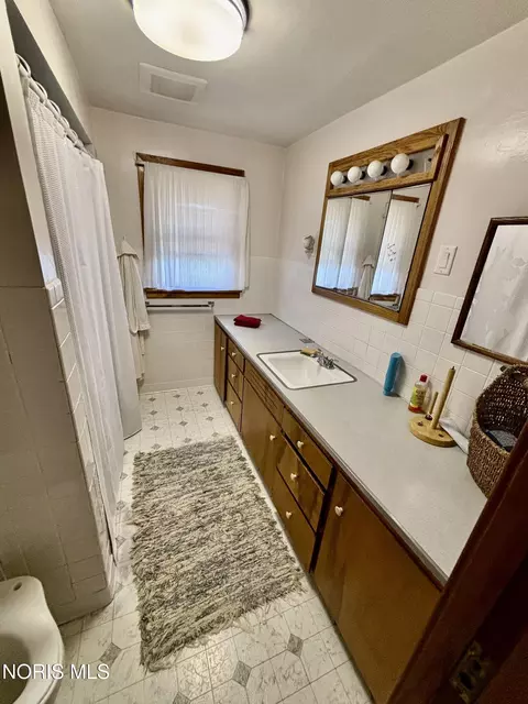 Bath - 202 Cincinnati St, Blakeslee, OH 43505 photo 1 of 2