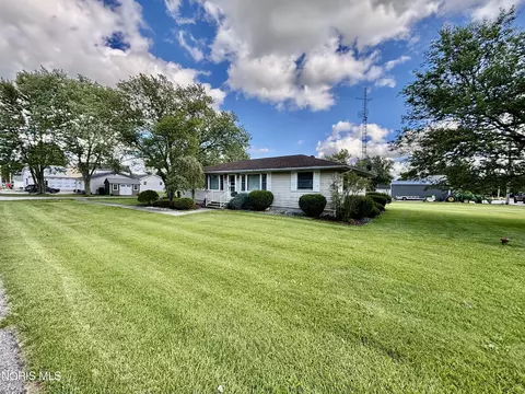 Exterior - 202 Cincinnati St, Blakeslee, OH 43505 photo 1 of 5