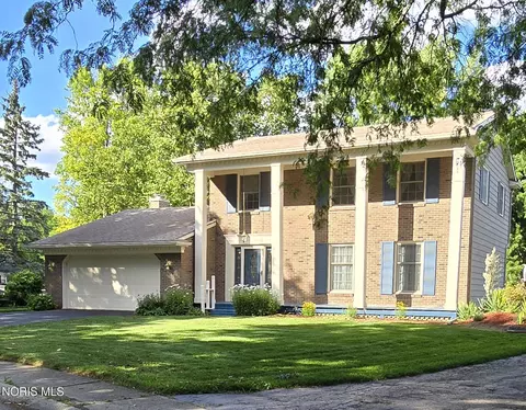 882 Mill Rd, Perrysburg, OH 43551