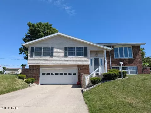 6 Lakeview Dr, Napoleon, OH 43545