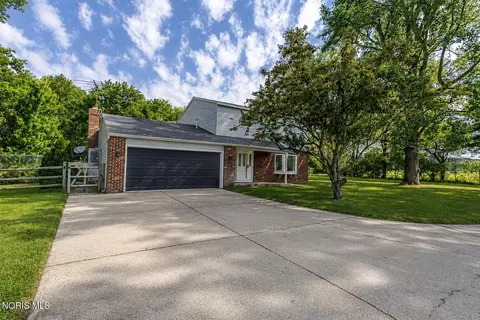 14590 Liberty Hi Rd, Bowling Green, OH 43402