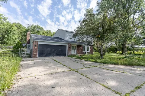 14590 Liberty Hi Rd, Bowling Green, OH 43402