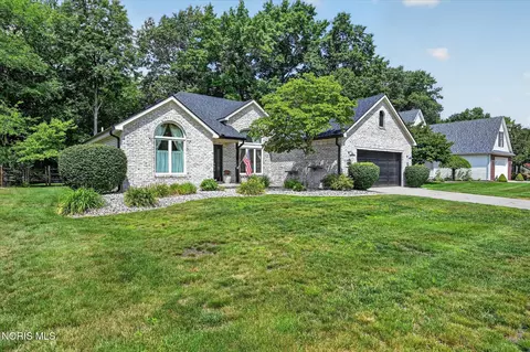 640 Weatherstone Rd, Holland, OH 43528