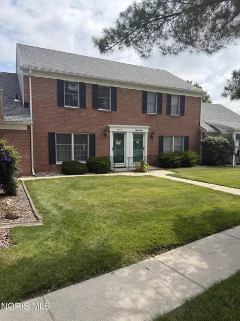 26 Olde Orchard Dr, Perrysburg, OH 43551