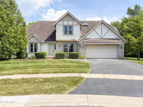 1945 Oxleigh Cir, Holland, OH 43528