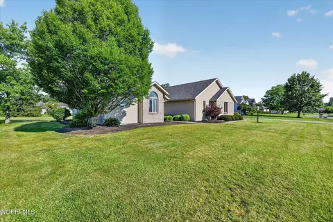 103 Hogan Ln, Bryan, OH 43506 photo 2