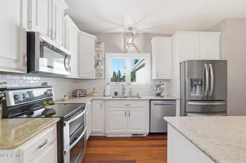 Kitchen - 5815 Mitchaw Rd, Sylvania, OH 43560 photo 3 of 5