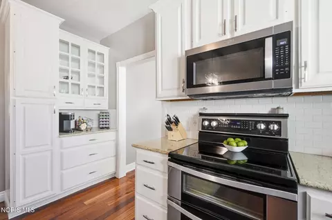 Kitchen - 5815 Mitchaw Rd, Sylvania, OH 43560 photo 5 of 5