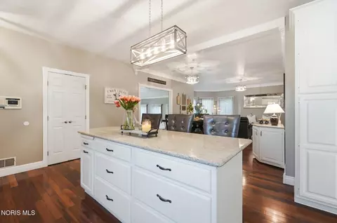 Kitchen - 5815 Mitchaw Rd, Sylvania, OH 43560 photo 4 of 5