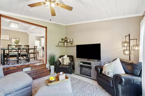 Living - 5815 Mitchaw Rd, Sylvania, OH 43560 photo 2 of 2