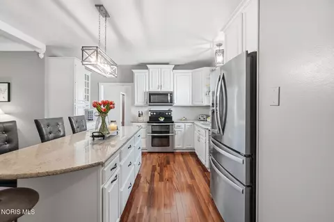 Kitchen - 5815 Mitchaw Rd, Sylvania, OH 43560 photo 2 of 5