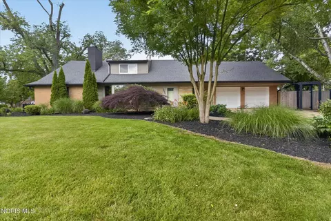 2605 Densmore Dr, Toledo, OH 43606