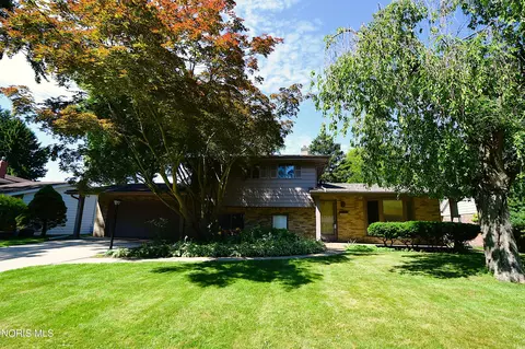 1954 Oaklawn Dr, Toledo, OH 43614