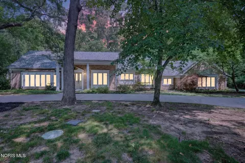 6164 Valley Park Dr, Toledo, OH 43623
