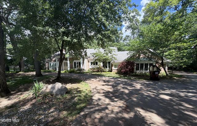 6164 Valley Park Dr, Toledo, OH 43623
