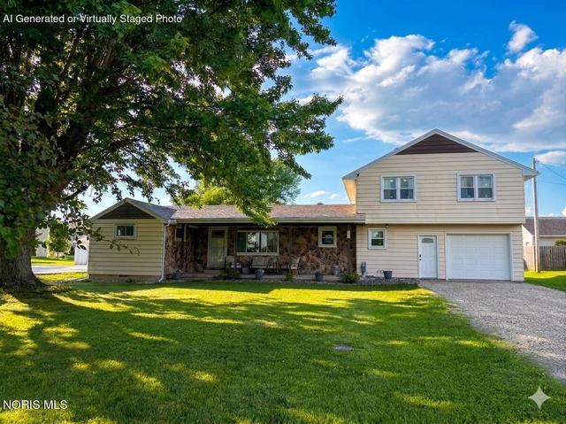 818 W Front St, Pemberville, OH 43450