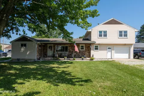 818 W Front St, Pemberville, OH 43450