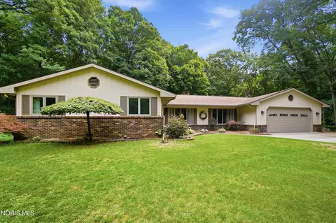 3855 La Plante Rd, Monclova, OH 43542