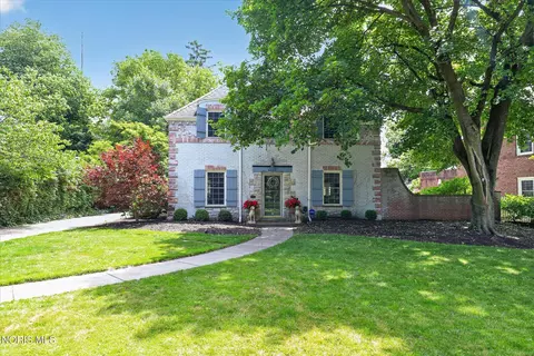 2228 Orchard Rd, Ottawa Hills, OH 43606