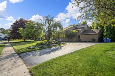 7231 Sawmill Run, Holland, OH 43528