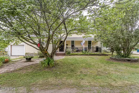 215 N Main St, Swanton, OH 43558