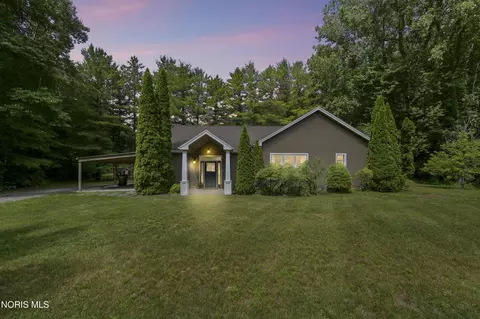 7402 Berridge Rd, Whitehouse, OH 43571