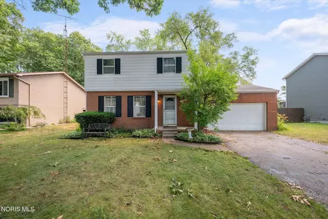 5722 Centerview Dr, Sylvania, OH 43560