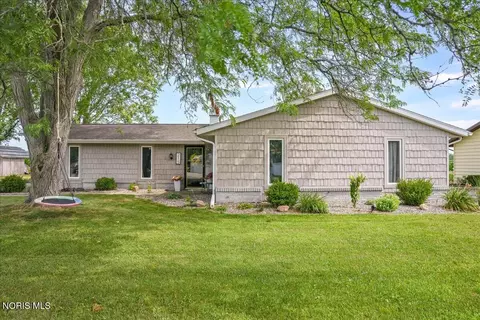 215 Indiana Dr, Bryan, OH 43506