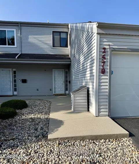 2570 W Village Dr #2570, Toledo, OH 43614