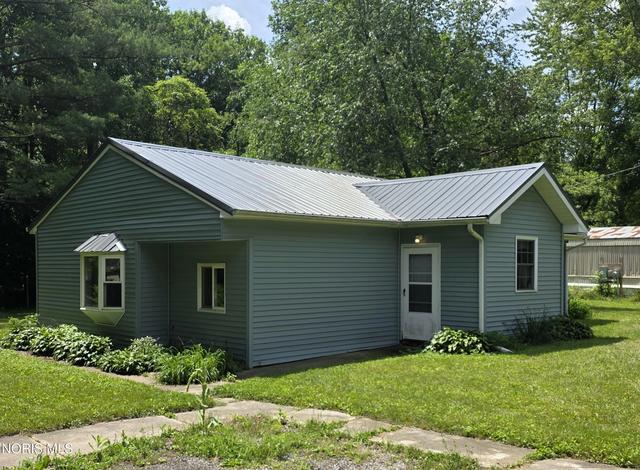 26941 Wallace Ln, Fayette, OH 43521