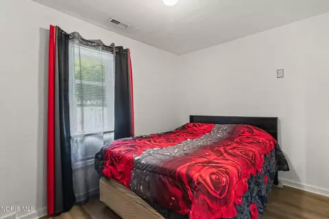Bedroom - 821 Elysian Ave, Toledo, OH 43607 photo 2 of 3