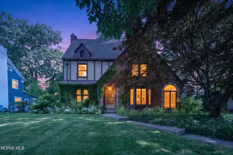 3412 Gallatin Rd, Ottawa Hills, OH 43606