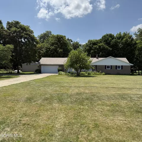 916 S Lathrop Rd, Swanton, OH 43558