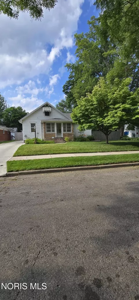 1922 Southmoor Dr, Toledo, OH 43609