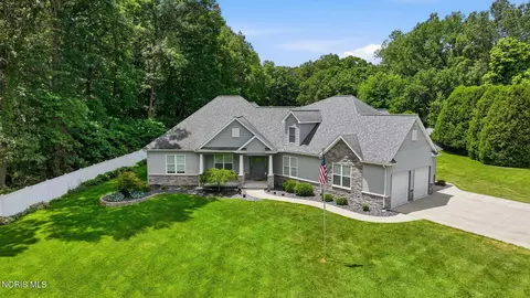 2441 Crissey Rd, Sylvania, OH 43560
