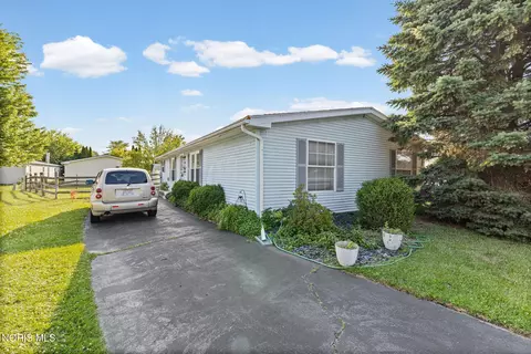1212 Woolcut Ln, Toledo, OH 43615