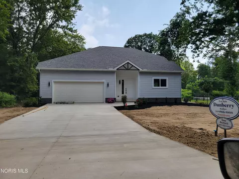 6020 Meade Rd, Sylvania, OH 43560