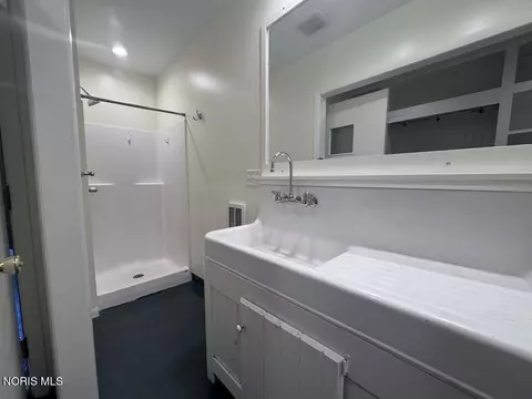 Bath - 711 S Simon St, Ada, OH 45810 photo 7 of 7