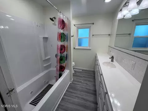 Bath - 711 S Simon St, Ada, OH 45810 photo 1 of 7