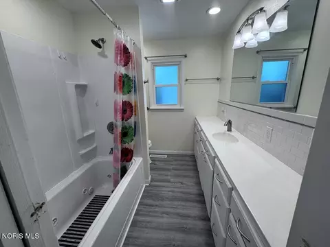 Bath - 711 S Simon St, Ada, OH 45810 photo 2 of 7